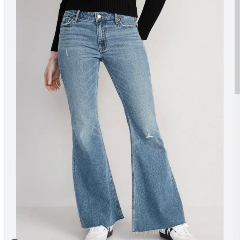 Old Navy Sz 4 Petite Mid-Rise Cut-Off Super-Flare Jeans Light Wash